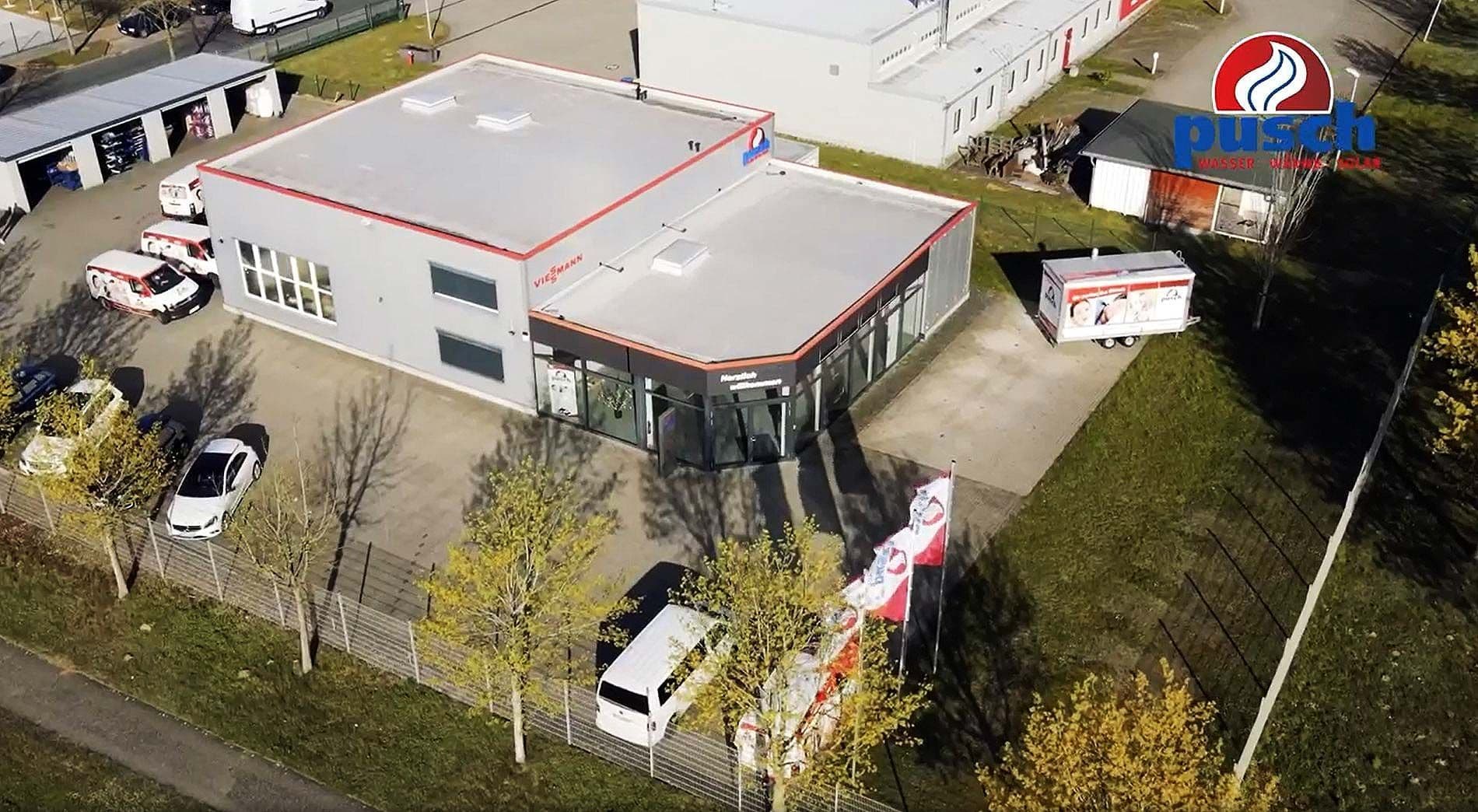 Einzug in die neuen Geschäftsräume