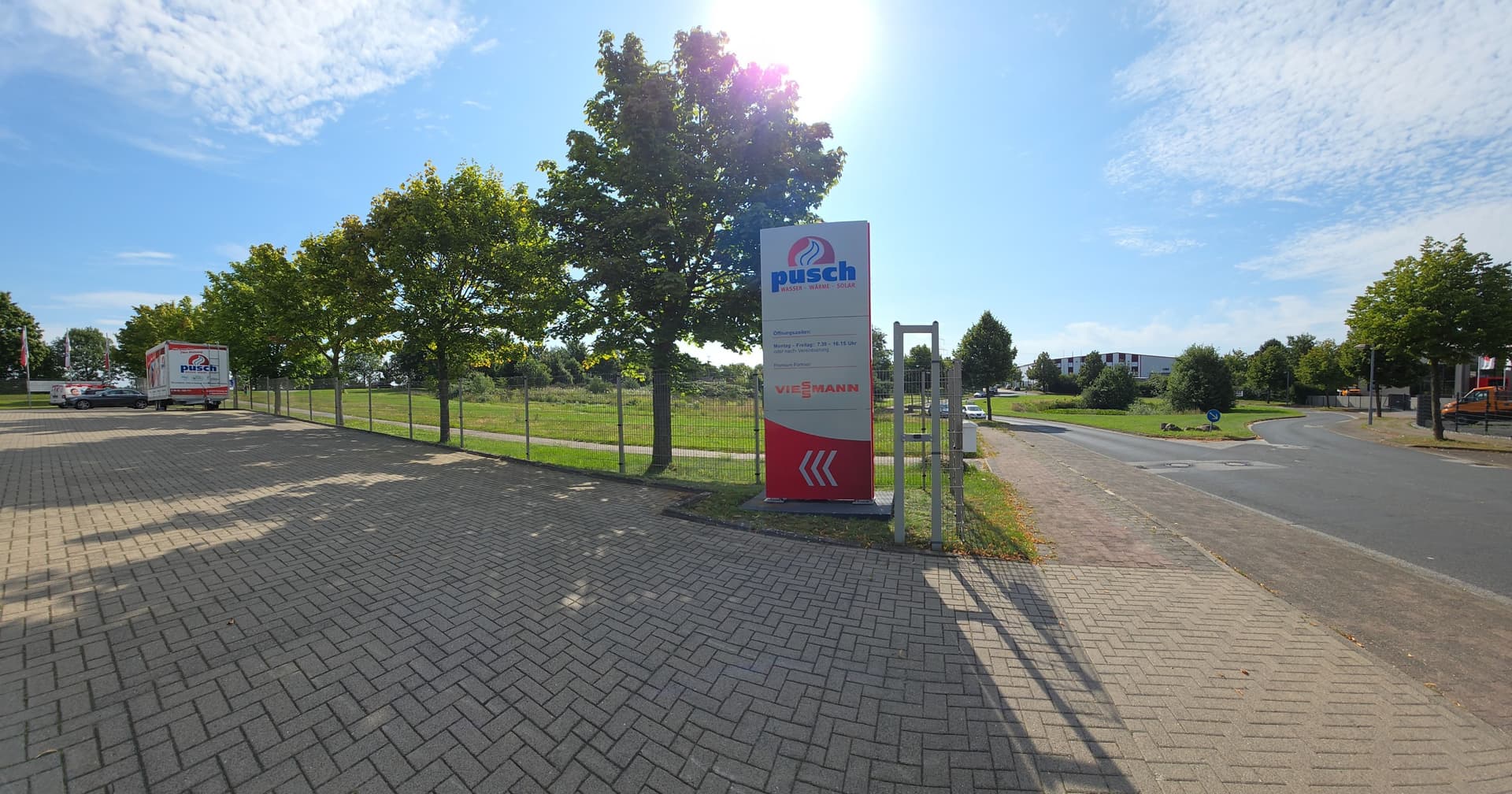 Ab heute nicht mehr zu übersehen – unsere neue LED-Pylone